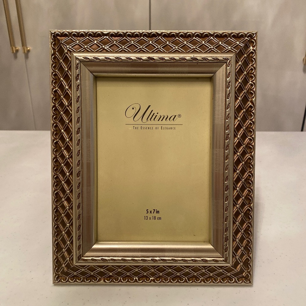 Ultima • Champagne Gold Table Top Picture Frame with Latticework Design